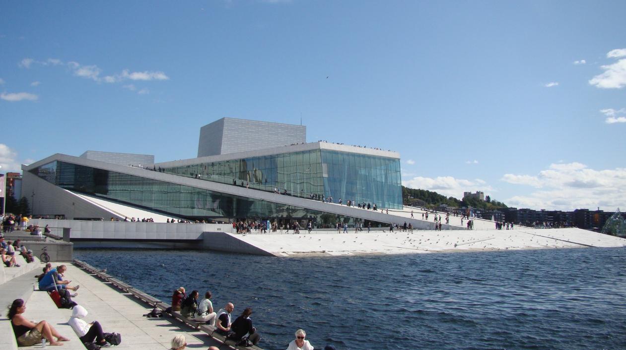 Operaen i Oslo set fra vandet på foreningens sommertur i august 2025.